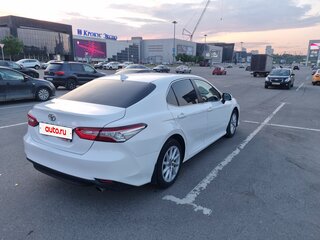 2021 Toyota Camry VIII (XV70) Рестайлинг, белый, 2050000 рублей, вид 5