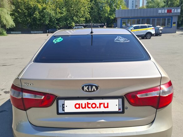 2013 Kia Rio III, бежевый - вид 4
