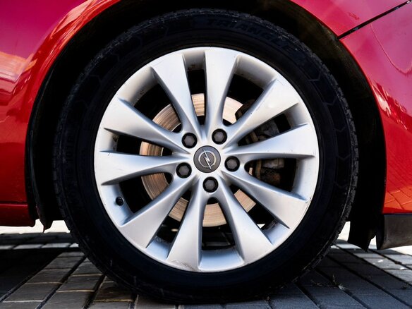 2012 Opel Astra GTC J Рестайлинг, красный, 760000 рублей - вид 5