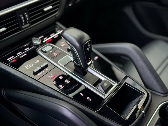 2021 Porsche Cayenne III, чёрный, 9200000 рублей - вид 20