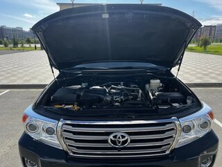 2013 Toyota Land Cruiser 200 Series Рестайлинг 1, чёрный, 10800000 рублей, вид 2