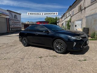 2017 Toyota Camry VII (XV50) Рестайлинг 2, чёрный, 2400000 рублей, вид 4