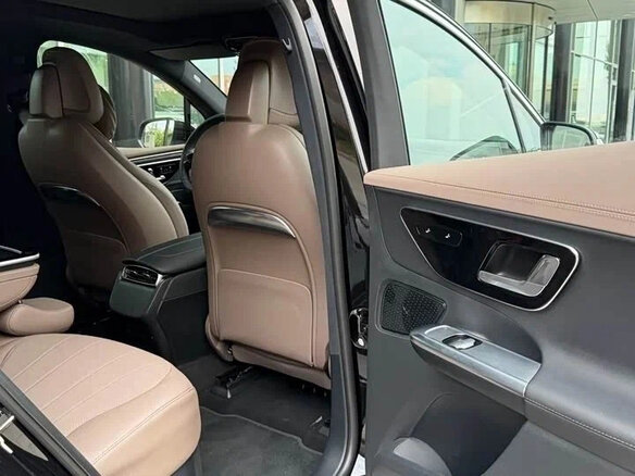2025 Mercedes-Benz EQE 500, чёрный - вид 13