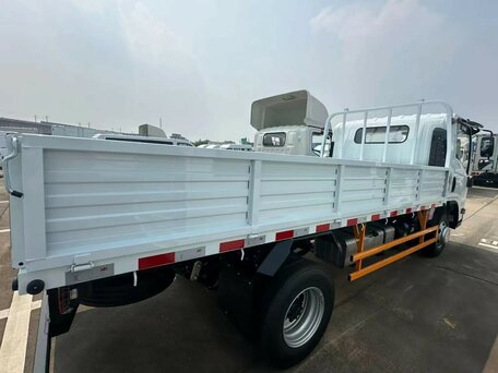2026 Isuzu Elf (N-series), белый, 5500000 рублей, вид 3
