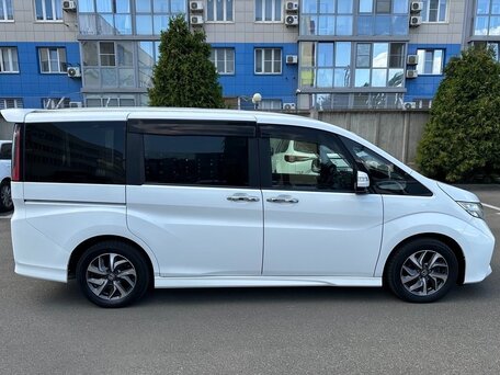 2016 Honda Stepwgn Spada V, белый, 1530000 рублей, вид 4