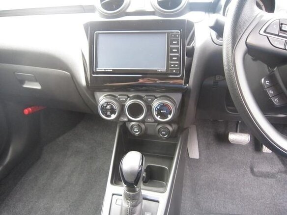2023 Suzuki Swift V Рестайлинг, белый, 990000 рублей - вид 11