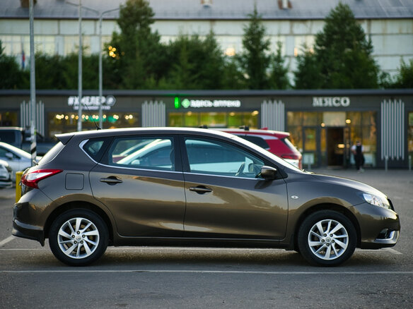2015 Nissan Tiida II, коричневый, 1150000 рублей - вид 8