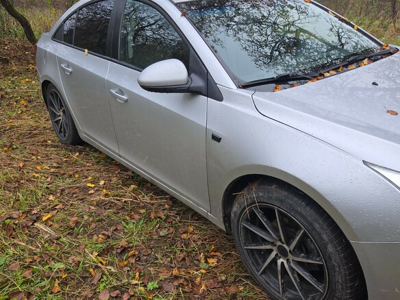 2013 Chevrolet Cruze I Рестайлинг, серебристый, 500000 рублей - вид 2