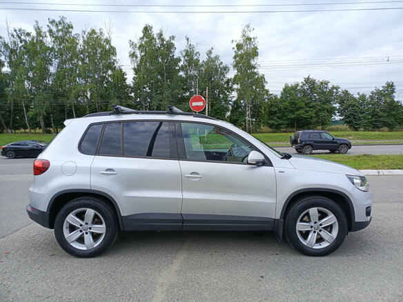 2016 Volkswagen Tiguan I Рестайлинг, серебристый - вид 3