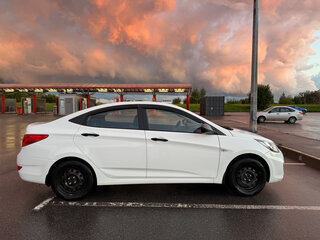 2014 Hyundai Solaris I, белый, 600000 рублей, вид 2