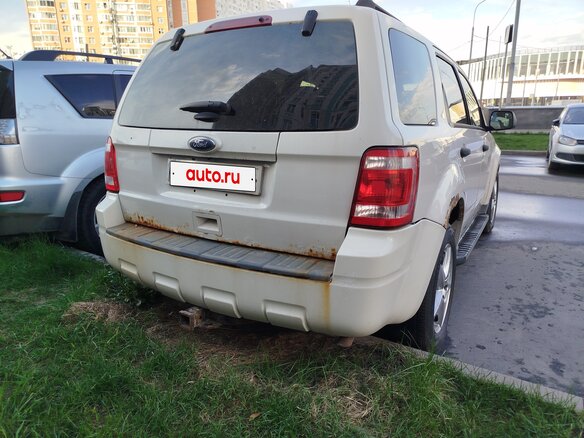2010 Ford Escape II, белый - вид 7