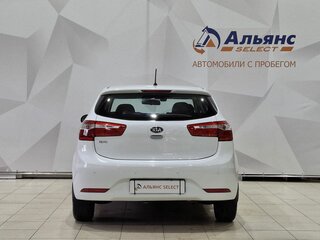 2014 Kia Rio 6-speed III, белый, 840000 рублей, вид 4