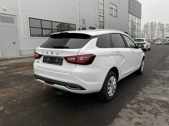 2026 Lada (ВАЗ) Vesta SW I Рестайлинг (NG), белый, 1915000 рублей - вид 2