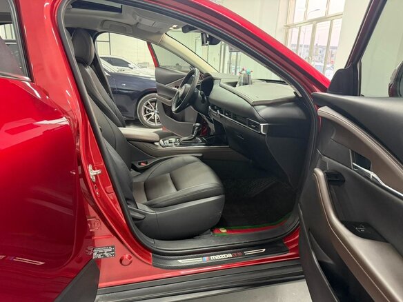 2022 Mazda CX-30 I, красный, 1470000 рублей - вид 10