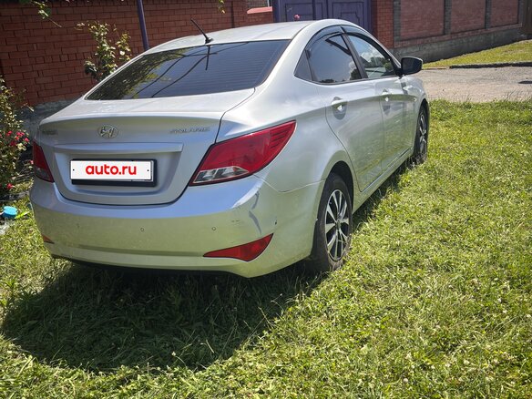 2015 Hyundai Solaris I Рестайлинг, серебристый, 1200000 рублей - вид 3