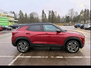 2023 Chevrolet TrailBlazer III Рестайлинг, красный, 2250000 рублей, вид 2