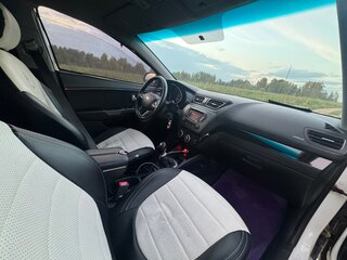 2014 Kia Rio 5-speed III, белый, 720000 рублей, вид 5