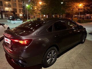 2024 Kia Cerato IV Рестайлинг, серый, 2200000 рублей, вид 3