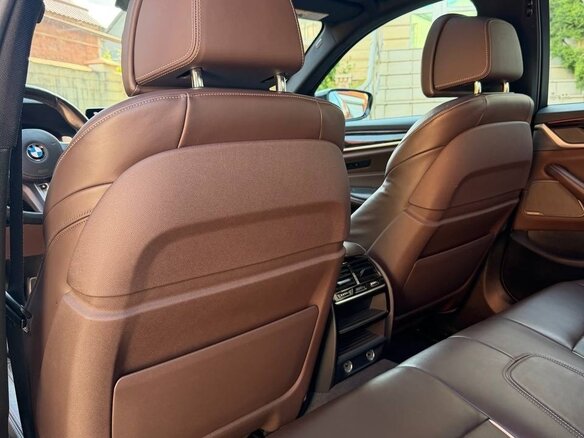 2019 BMW 5 серии 540i xDrive VII (G30/G31/G38), чёрный, 4600000 рублей - вид 8