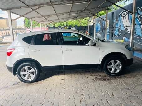 2013 Nissan Qashqai I Рестайлинг, белый, 1100000 рублей, вид 3