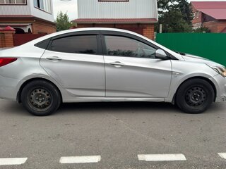 2015 Hyundai Solaris I Рестайлинг, серебристый, 542000 рублей, вид 3