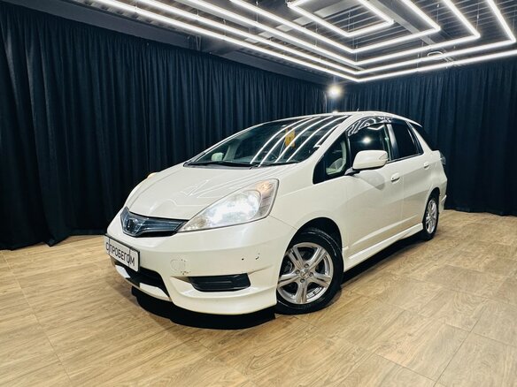2011 Honda Fit Shuttle I, белый, 889000 рублей