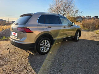 2019 Volkswagen Tiguan II, бежевый, 2450000 рублей, вид 4