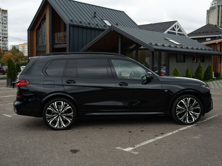 2023 BMW X7 40d I (G07) Рестайлинг, чёрный, 13000000 рублей, вид 4