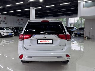 2022 Mitsubishi Outlander III Рестайлинг 3, белый, 1800606 рублей, вид 5