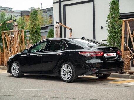 2018 Toyota Camry VIII (XV70), чёрный, 2350000 рублей, вид 4