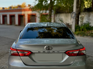 2019 Toyota Camry VIII (XV70), серебристый, 2700000 рублей, вид 4