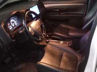 2015 Mitsubishi Outlander III Рестайлинг 2, белый, 1890000 рублей, вид 4
