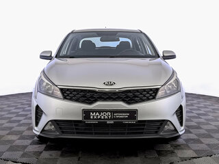 2021 Kia Rio IV Рестайлинг, серебристый, 1665000 рублей, вид 2