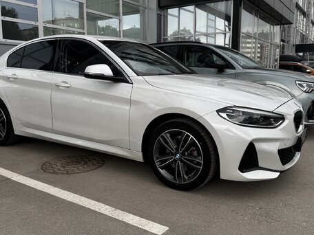 2022 BMW 1 серии 120i III (F52) Рестайлинг, белый, 1800000 рублей, вид 2