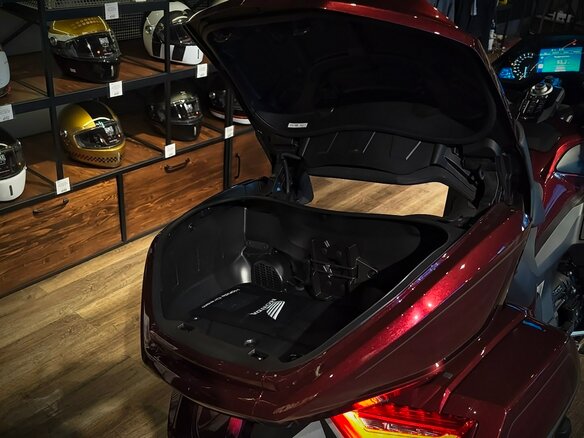 2025 Honda GL 1800 Gold Wing, пурпурный, 3690000 рублей - вид 11