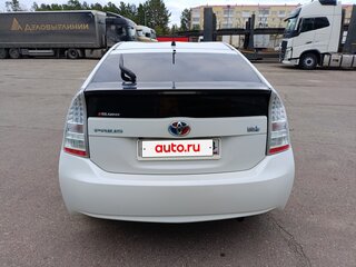 2010 Toyota Prius III (XW30), белый, 950000 рублей, вид 4