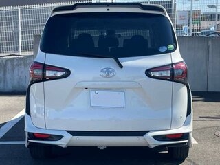 2022 Toyota Sienta II Рестайлинг, белый, 1034000 рублей, вид 4