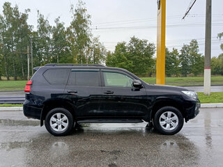 2019 Toyota Land Cruiser Prado 150 Series Рестайлинг 2, чёрный, 4143000 рублей, вид 4
