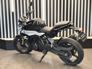 2021 BMW G 310 R, чёрный, 430000 рублей, вид 4