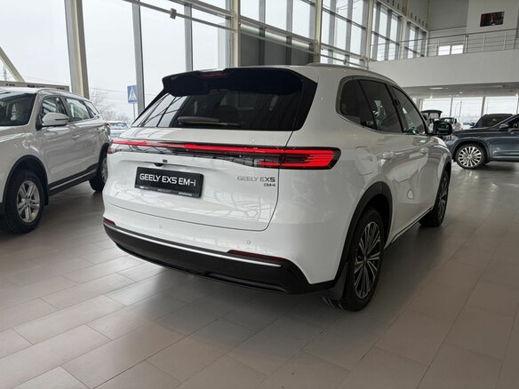 2026 Geely EX5 Гибрид EM-R, белый, 3829990 рублей - вид 6