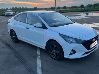 2021 Hyundai Solaris II Рестайлинг, белый, 1050000 рублей, вид 1