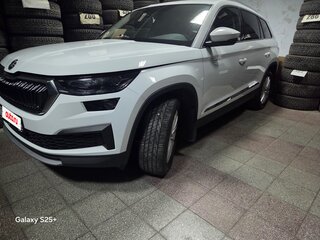2025 Skoda Kodiaq I Рестайлинг, белый, 5000000 рублей, вид 1