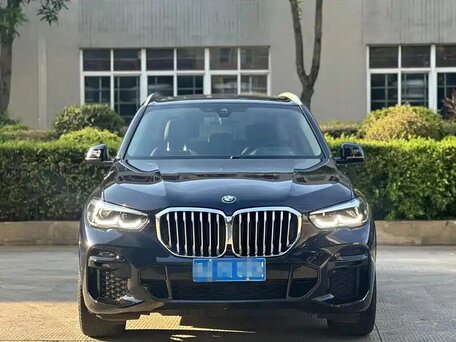 2021 BMW X5 30i IV (G05/G18), чёрный, 5490000 рублей, вид 2