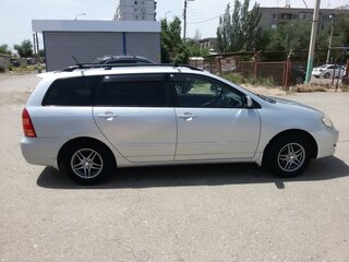 2003 Toyota Corolla Fielder IX (E120, E130), серебристый, 625000 рублей, вид 3