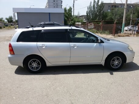 2003 Toyota Corolla Fielder IX (E120, E130), серебристый, 625000 рублей, вид 3