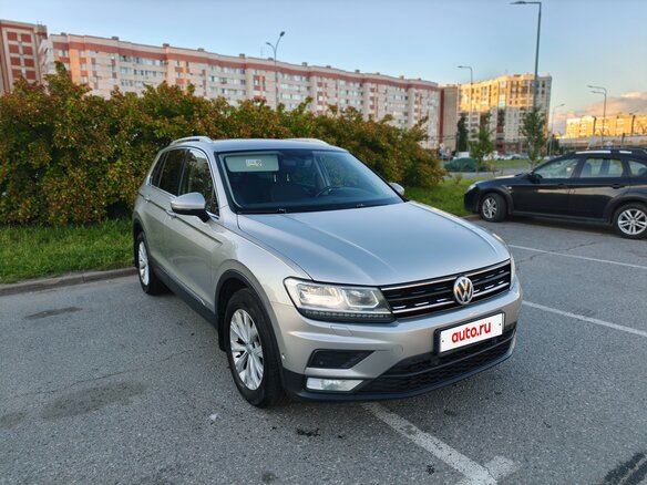 2017 Volkswagen Tiguan II, серебристый - вид 3