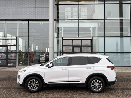 2018 Hyundai Santa Fe IV, белый, 2485000 рублей, вид 4