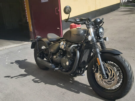 2020 Triumph Bonneville Bobber, чёрный, 1400000 рублей, вид 1