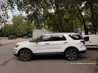 2017 Ford Explorer V Рестайлинг, белый, 3000000 рублей, вид 5