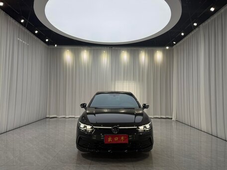 2023 Volkswagen Golf VIII, чёрный, 1650000 рублей, вид 2